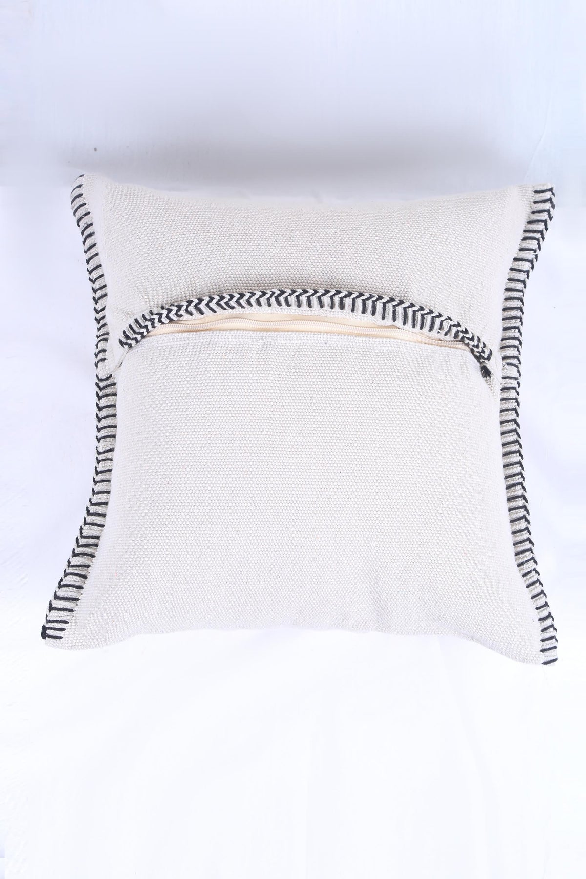 60 x 60 cm Mena Pillow