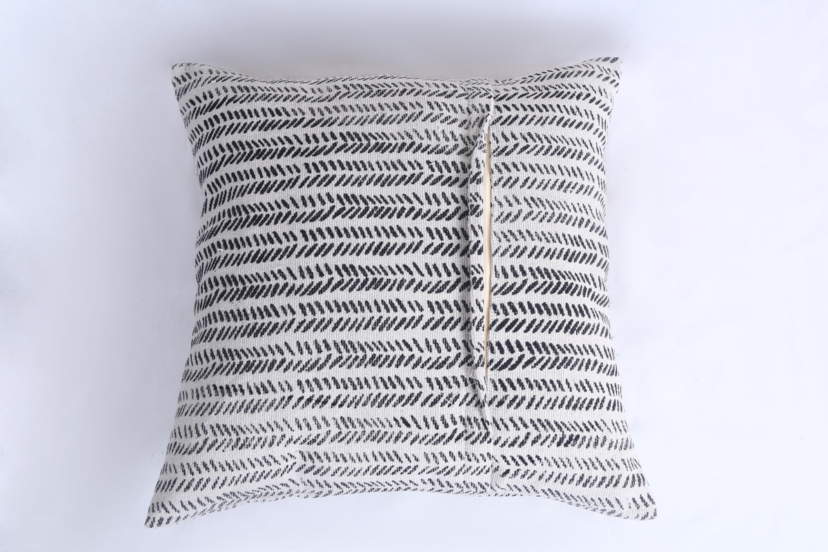 50 x 50 cm Mena Pillow