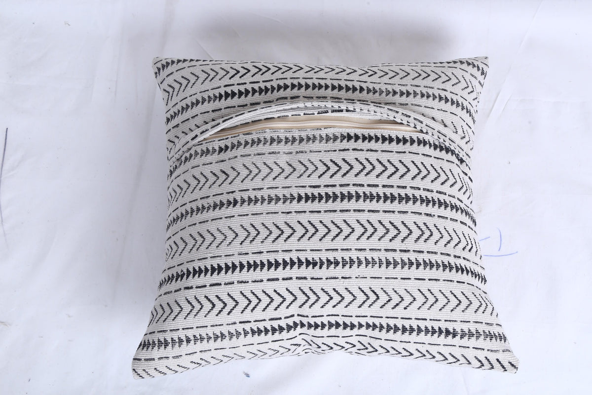 60 x 60 cm Mena Pillow