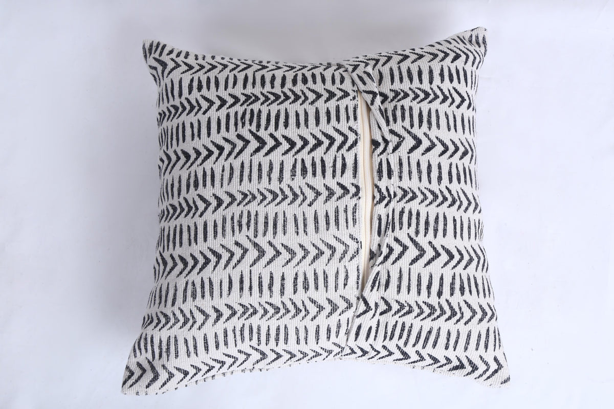 60 x 60 cm Mena Pillow